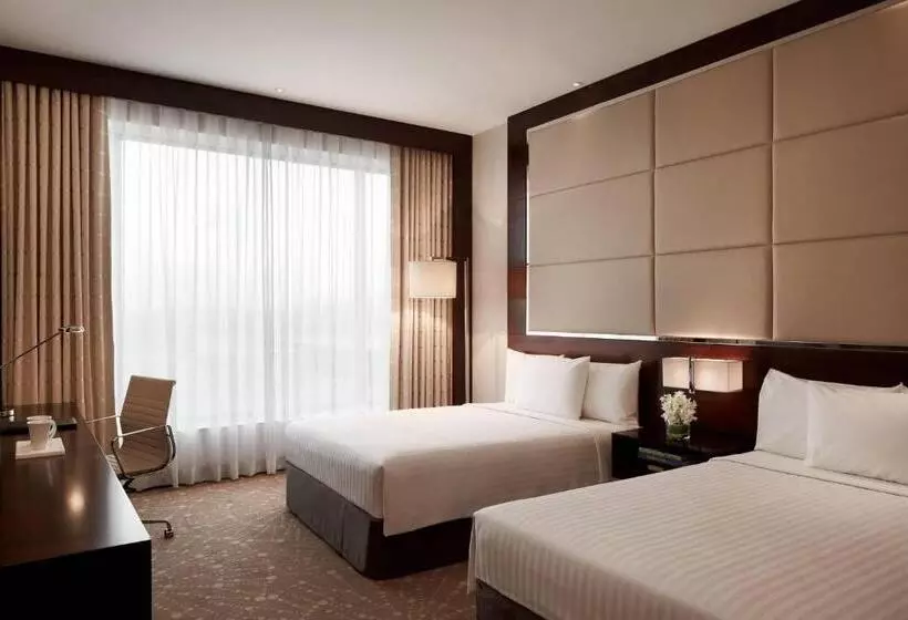 プールビュースタンダードルーム, Courtyard By Marriott Pune Chakan