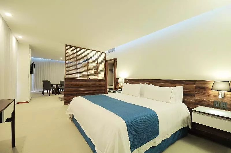 キングサイズベッドのスイートルーム, Holiday Inn Express Puerto Vallarta, An Ihg