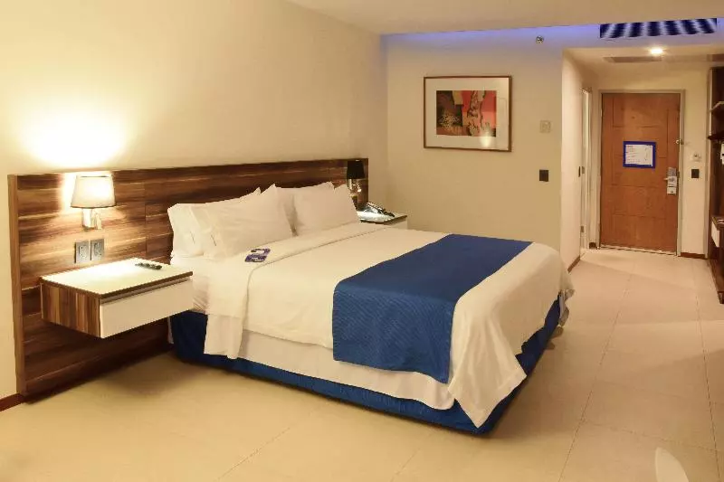 キングサイズベッドのスタンダードルーム, Holiday Inn Express Puerto Vallarta, An Ihg