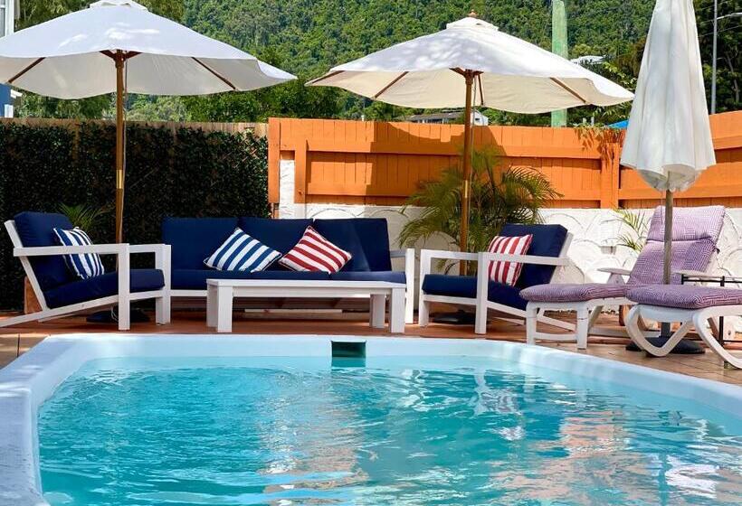 استودیوی استاندارد, Paradise Court Holiday Units