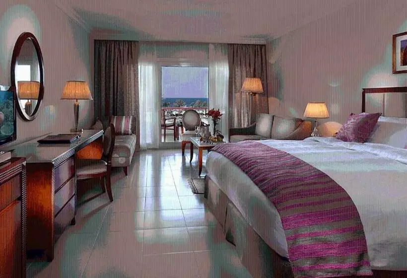 اتاق سه نفره دلوکس با چشم‌انداز دریا, Baron Palace Sahl Hasheesh
