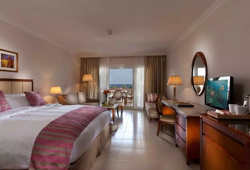 اتاق سه نفره دلوکس با چشم‌انداز دریا, Baron Palace Sahl Hasheesh