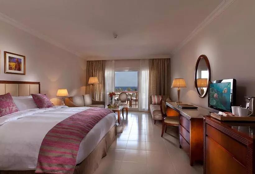 اتاق سه نفره دلوکس با چشم‌انداز دریا, Baron Palace Sahl Hasheesh