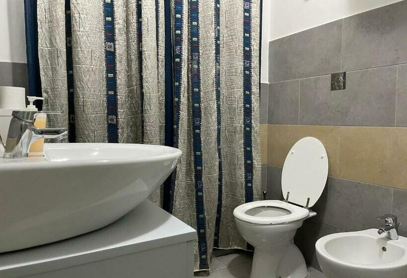 غرفة قياسية ثلاثية, B&b Le Ginestre