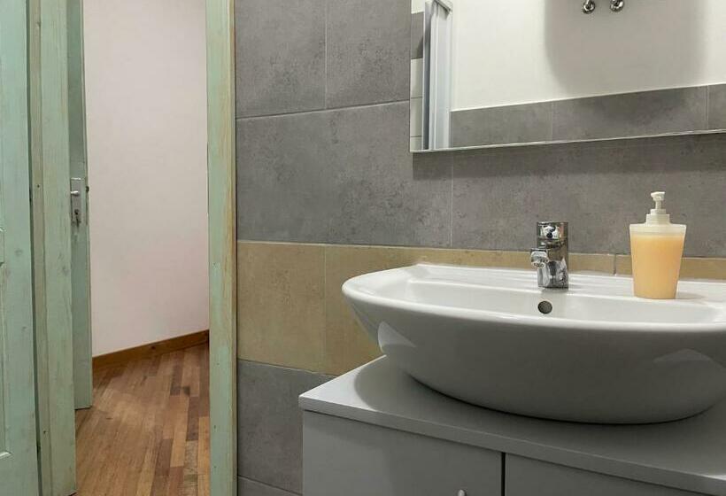 غرفة قياسية ثلاثية, B&b Le Ginestre