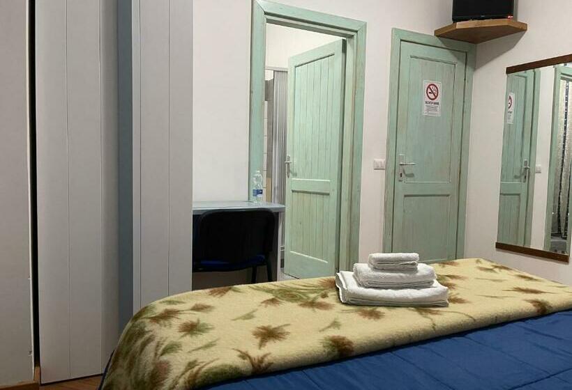 غرفة قياسية ثلاثية, B&b Le Ginestre