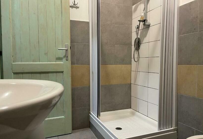 غرفة قياسية ثلاثية, B&b Le Ginestre