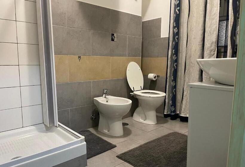 غرفة قياسية ثلاثية, B&b Le Ginestre