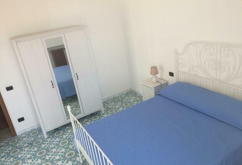 Номер Стандарт, The Reef House