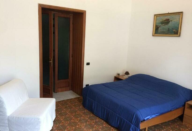 Номер Стандарт, The Reef House