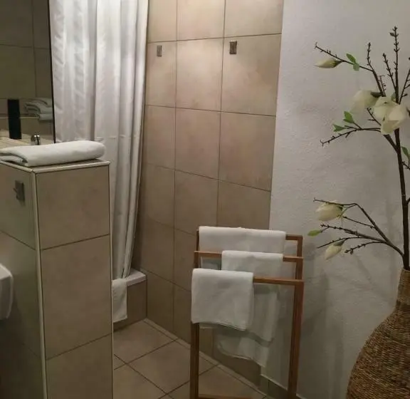 اتاق لوکس, Eberl Hotel Pension München   Feldmoching