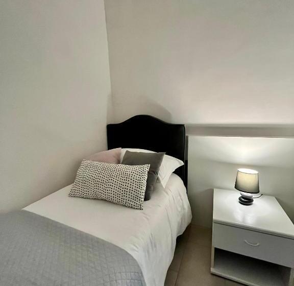 غرفة قياسية ثلاثية, Alla Fontanella