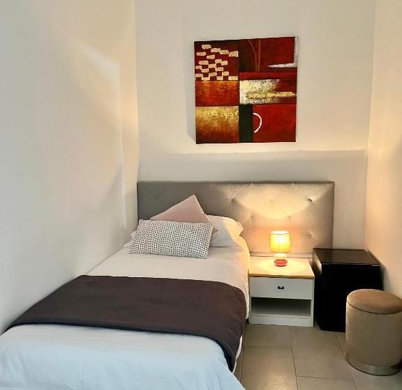 غرفة قياسية فردية, Alla Fontanella