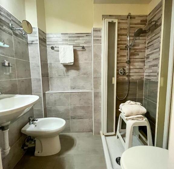 غرفة قياسية فردية, Alla Fontanella