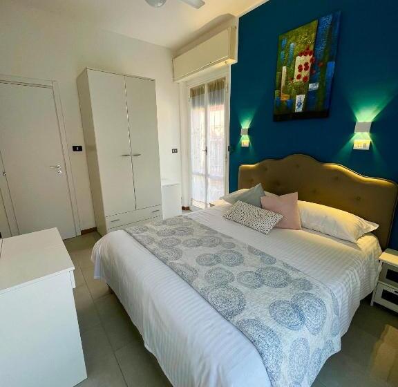 غرفة قياسية مزوَّدة بشُرفة, Alla Fontanella