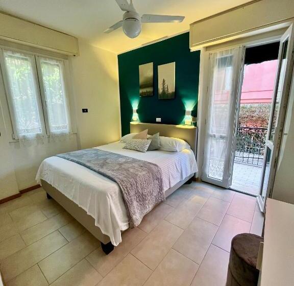 غرفة قياسية ثلاثية مزودة بشرفة, Alla Fontanella