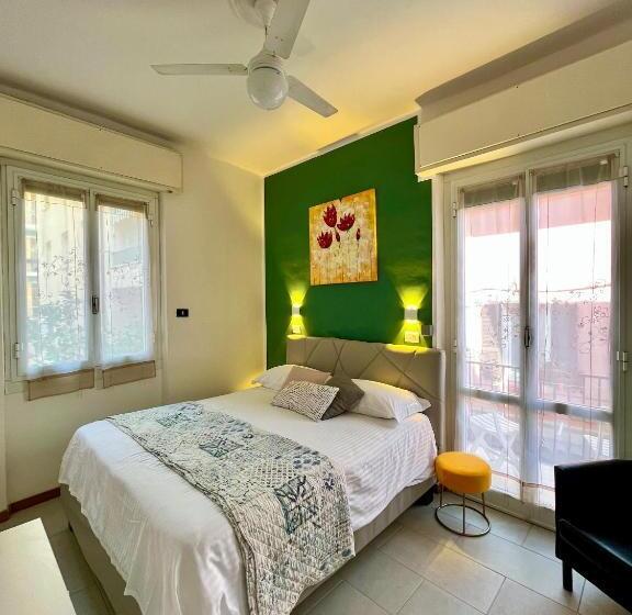 غرفة قياسية ثلاثية مزودة بشرفة, Alla Fontanella