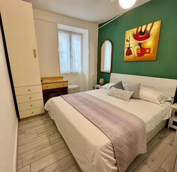 غرفة قياسية فردية, Alla Fontanella