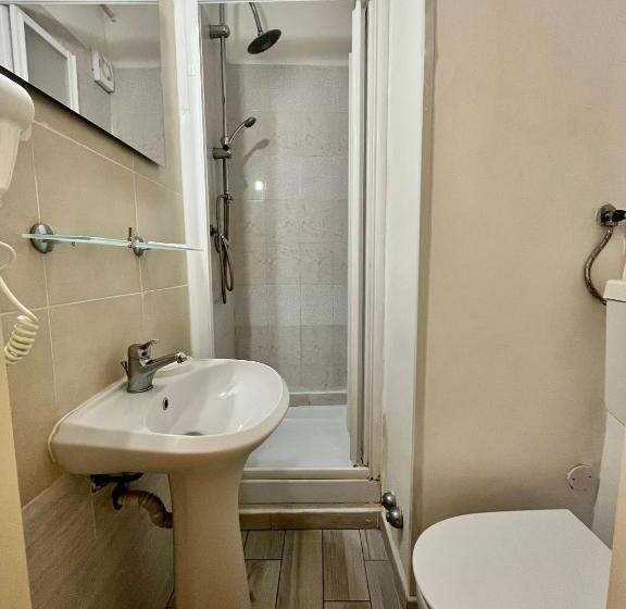 غرفة قياسية فردية, Alla Fontanella