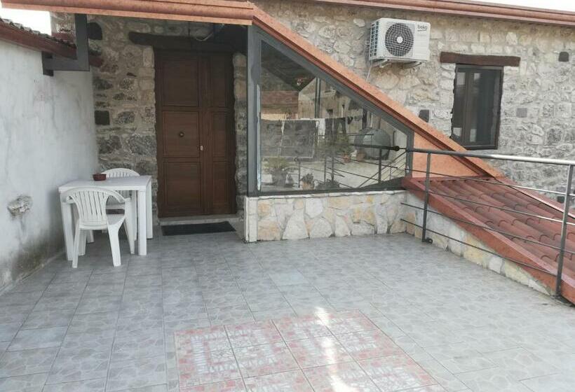 四人标准间, Borgo Degli Amici