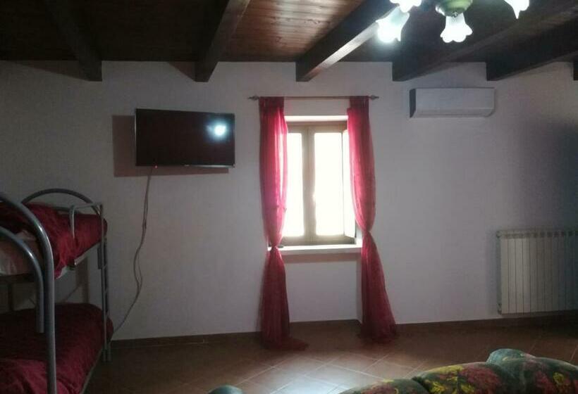 四人标准间, Borgo Degli Amici