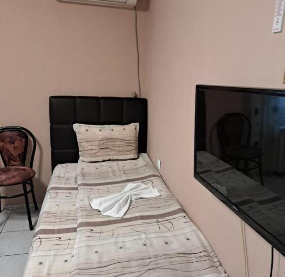 غرفة قياسية ثلاثية, къща за гости чекичев