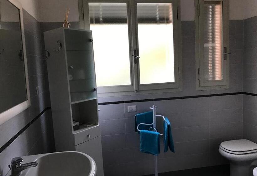 스탠다드 트리플 룸(3인실) 외부 욕실, Affittacamere Le Rose