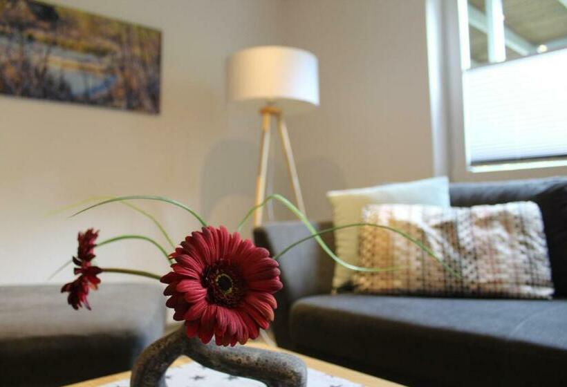 شقة غرفة واحدة ذات إطلالة, Ferienwohnung & Gästezimmer Schrichten