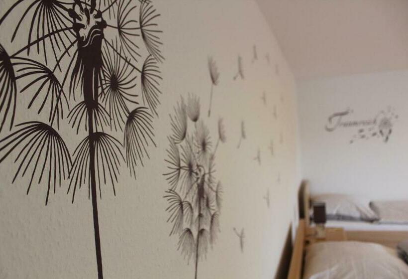 شقة غرفة واحدة ذات إطلالة, Ferienwohnung & Gästezimmer Schrichten