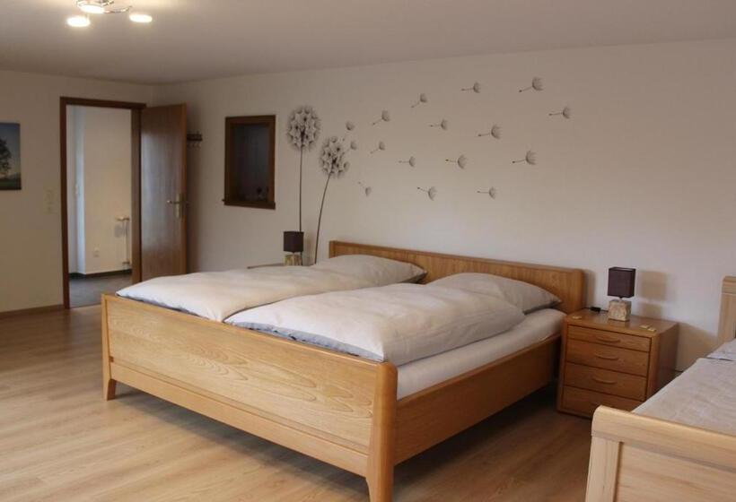 Апартаменты 1 Спальня с Видом, Ferienwohnung & Gästezimmer Schrichten