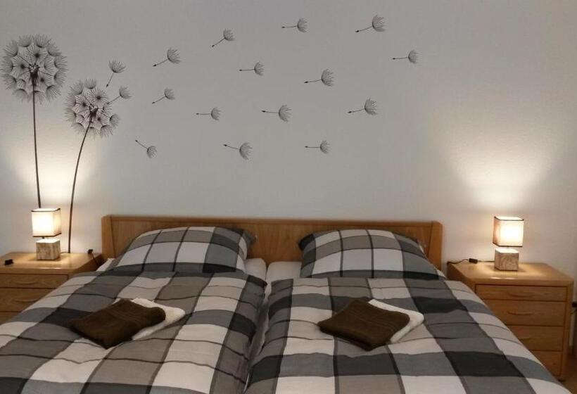 شقة غرفة واحدة ذات إطلالة, Ferienwohnung & Gästezimmer Schrichten