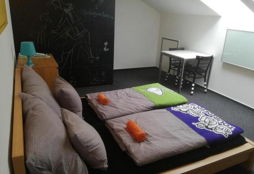 غرفة قياسية سرير كينج, Penzion Uax