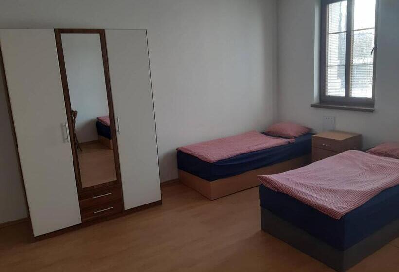 패밀리 룸, Penzion V Zatáčce