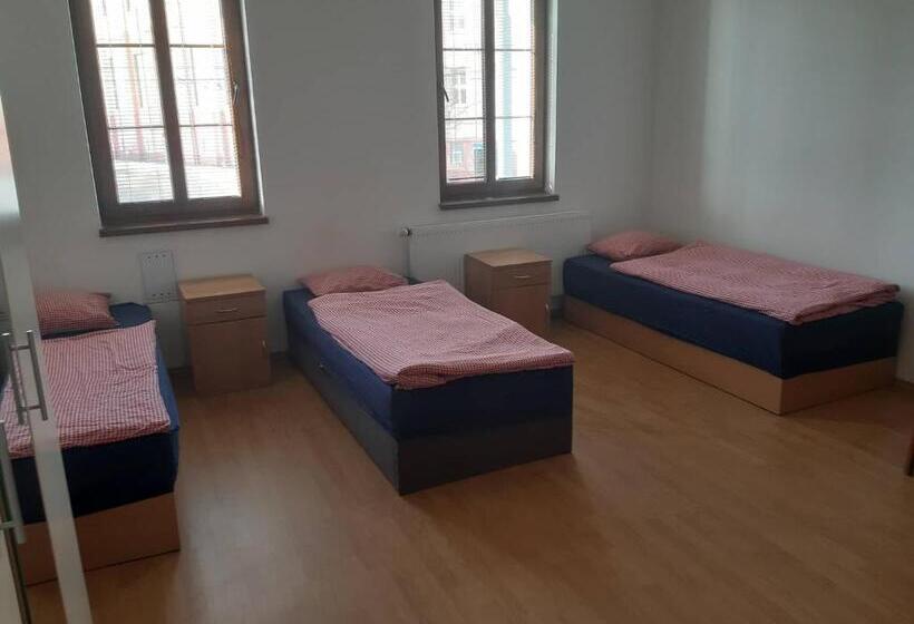 패밀리 룸, Penzion V Zatáčce