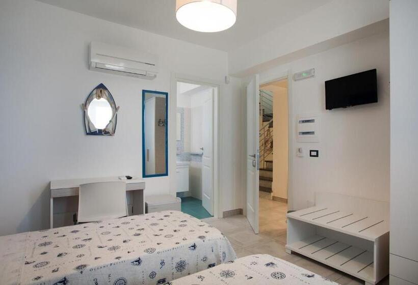 オーシャンビュースタンダードルーム, B&b A Due Passi Dal Mare