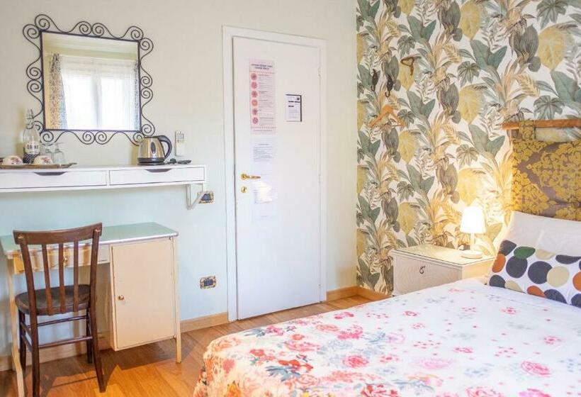 اتاق استاندارد با بالکن, B&b Anastagi