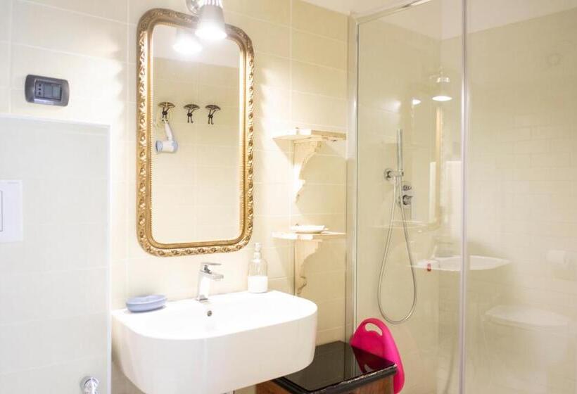 اتاق استاندارد با بالکن, B&b Anastagi