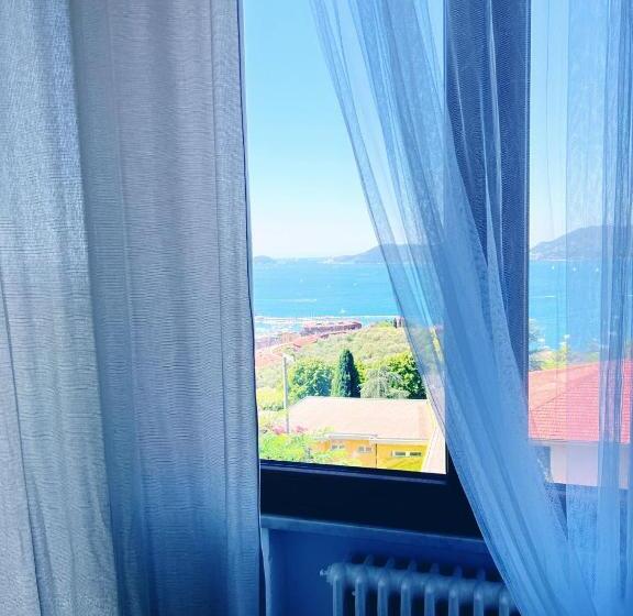 اتاق لوکس با چشم‌انداز دریا, B&b Camera Bellavista