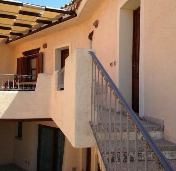 דירת חדר עם טרסה, Tiffany Palau