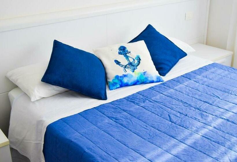 اتاق سه نفره دلوکس با چشمانداز دریا, La Marina B&b