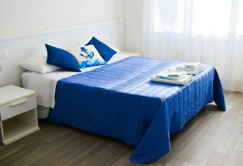 اتاق سه نفره دلوکس با چشمانداز دریا, La Marina B&b