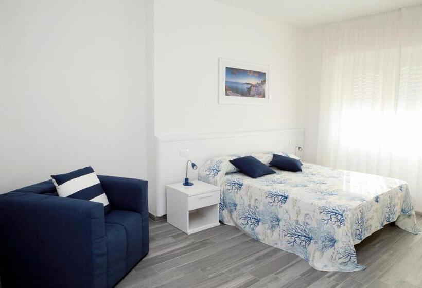 اتاق لوکس با چشمانداز دریا, La Marina B&b