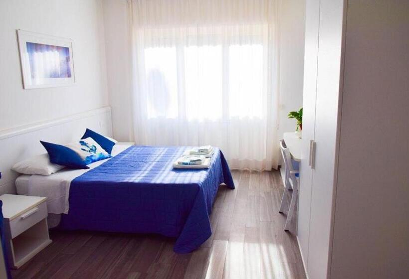 Quarto Estandar Vista Mar, La Marina B&b