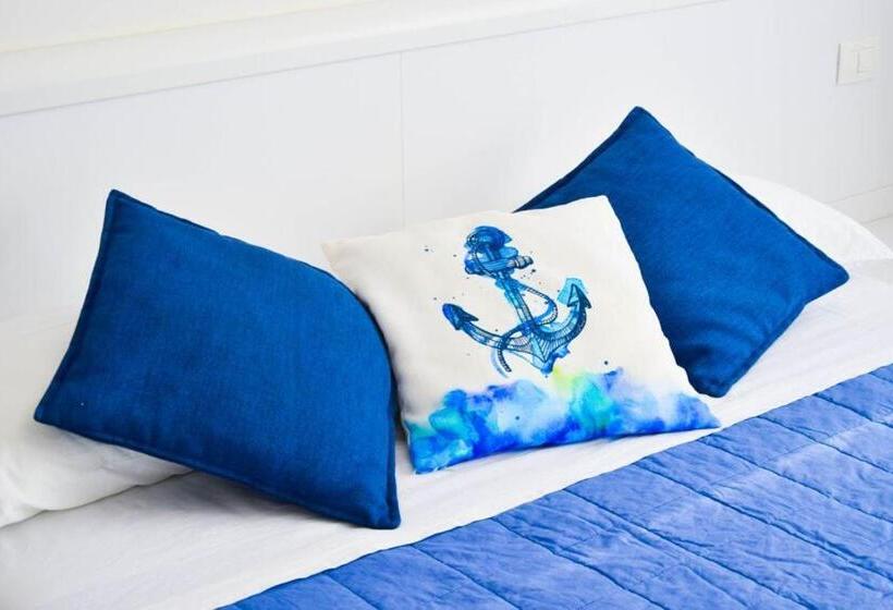 اتاق سه نفره دلوکس با چشمانداز دریا, La Marina B&b