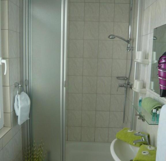 غرفة عائلية, Pension Louisa