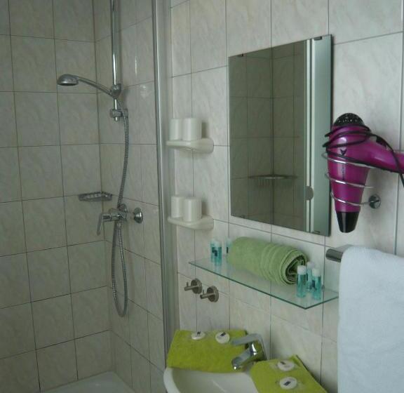 غرفة عائلية, Pension Louisa