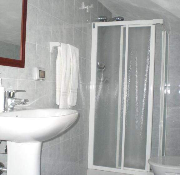 اتاق استاندارد چهارنفره با بالکن, B&b Villa Calagioli