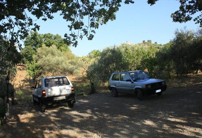 غرفة قياسية رباعية مزودة بشُرفة, B&b Villa Calagioli