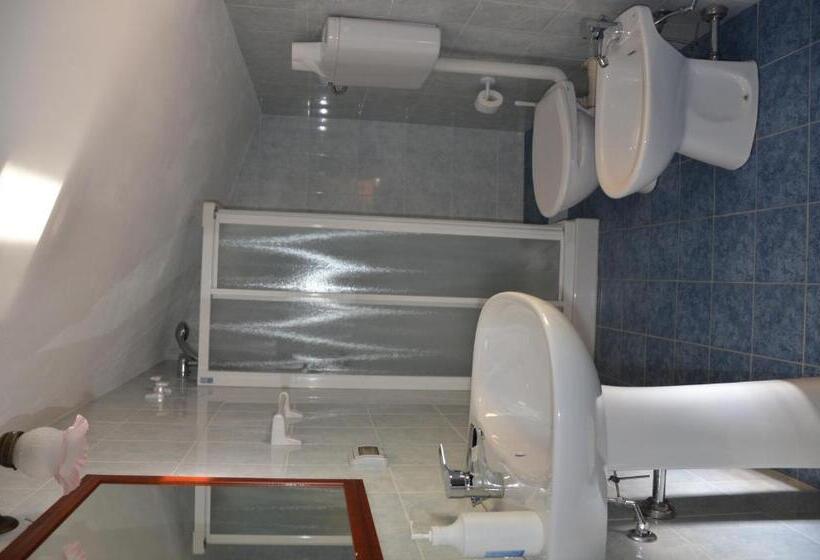 غرفة قياسية رباعية مزودة بشُرفة, B&b Villa Calagioli