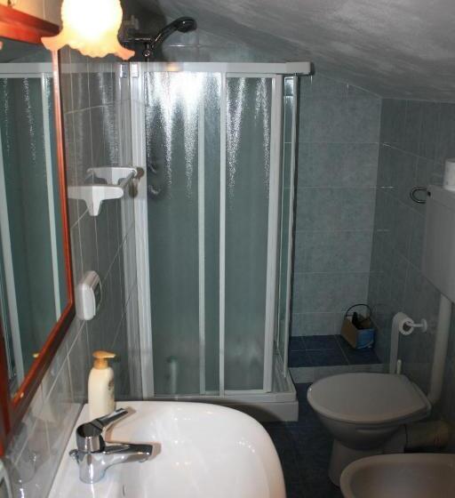 غرفة قياسية رباعية مزودة بشُرفة, B&b Villa Calagioli